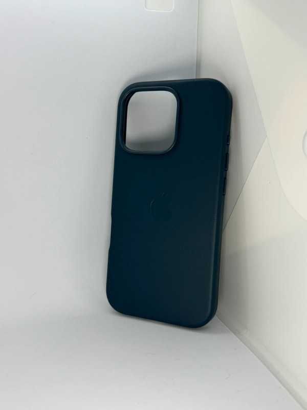 Capa Leather Azul para iPhone 16 Pro - Nova e Embalada