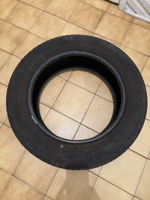 Opona Brigestone Turanaza 215/60 r17 96h