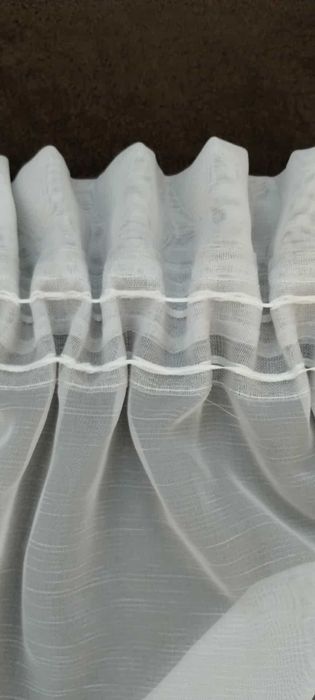 Firanka biała na taśmie marszczącej