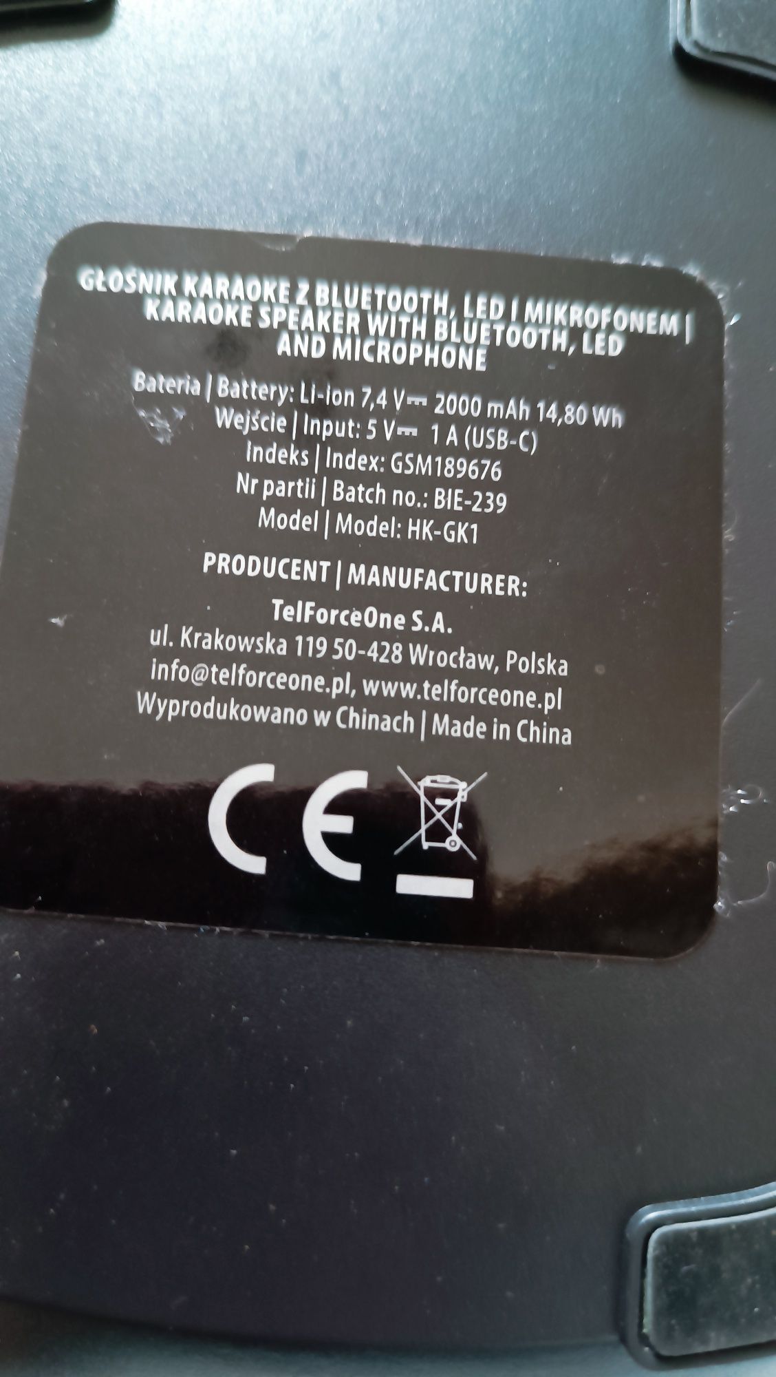 Nowy głośnik Bluetooth z mikrofonem.