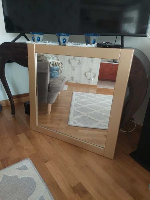 Fajne lustro o wymiarach 80 cm x 77 cm