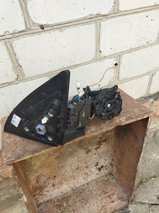 Продам зеркало правое Hvundai