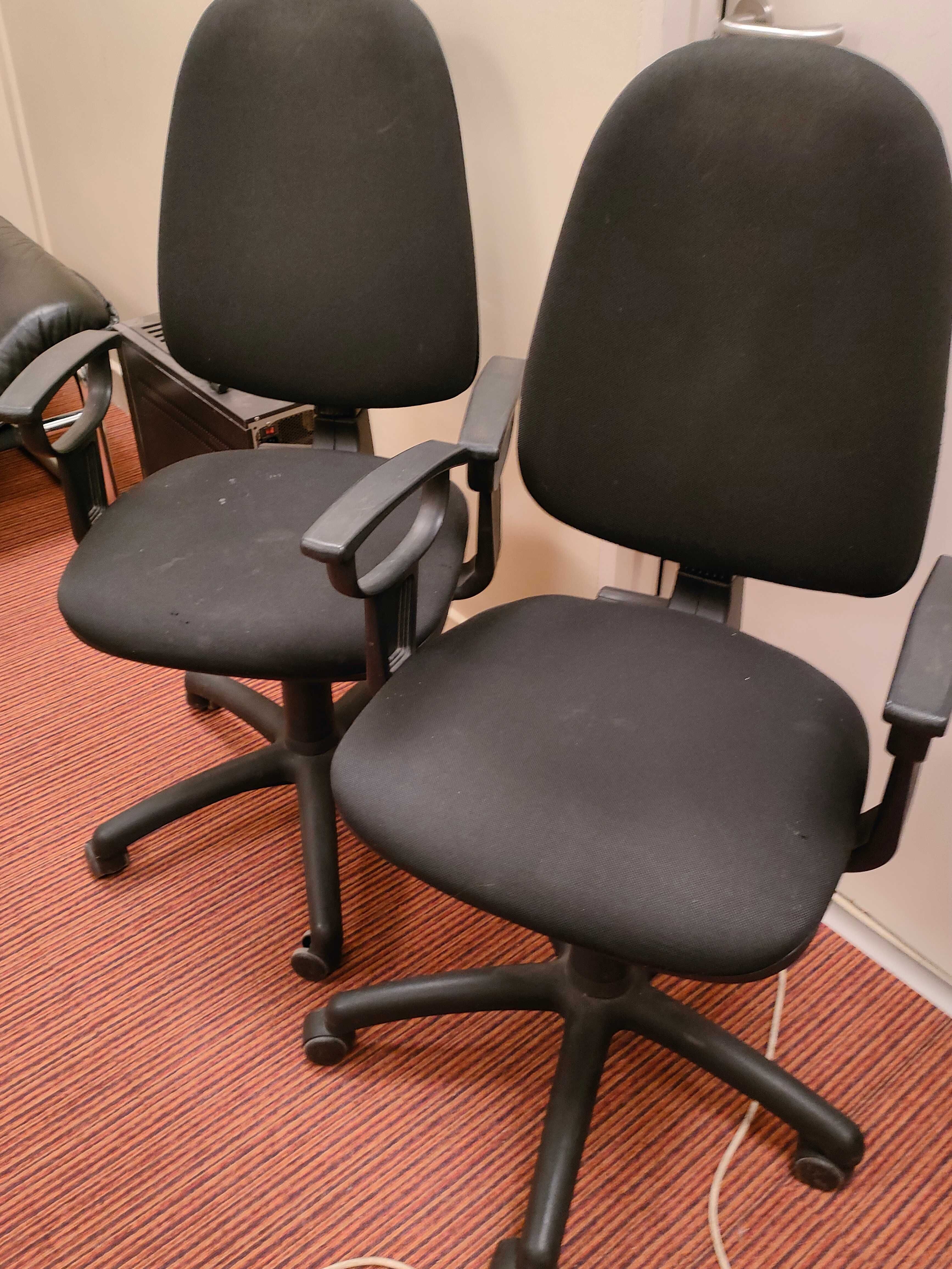 Dwa używane krzesła biurkowe