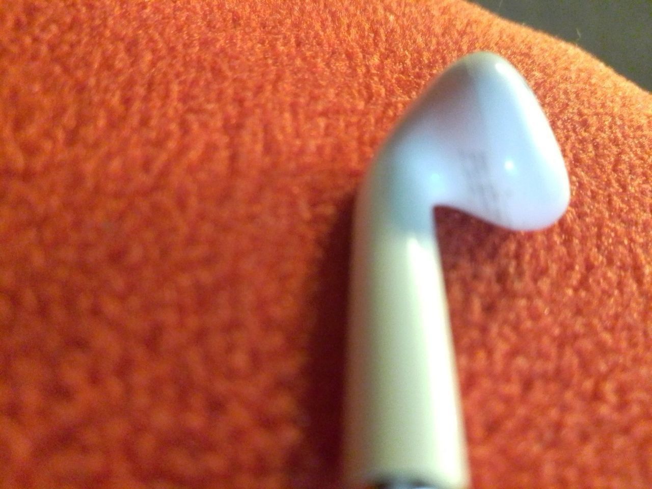 Левый наушник Airpods 2 поколнние