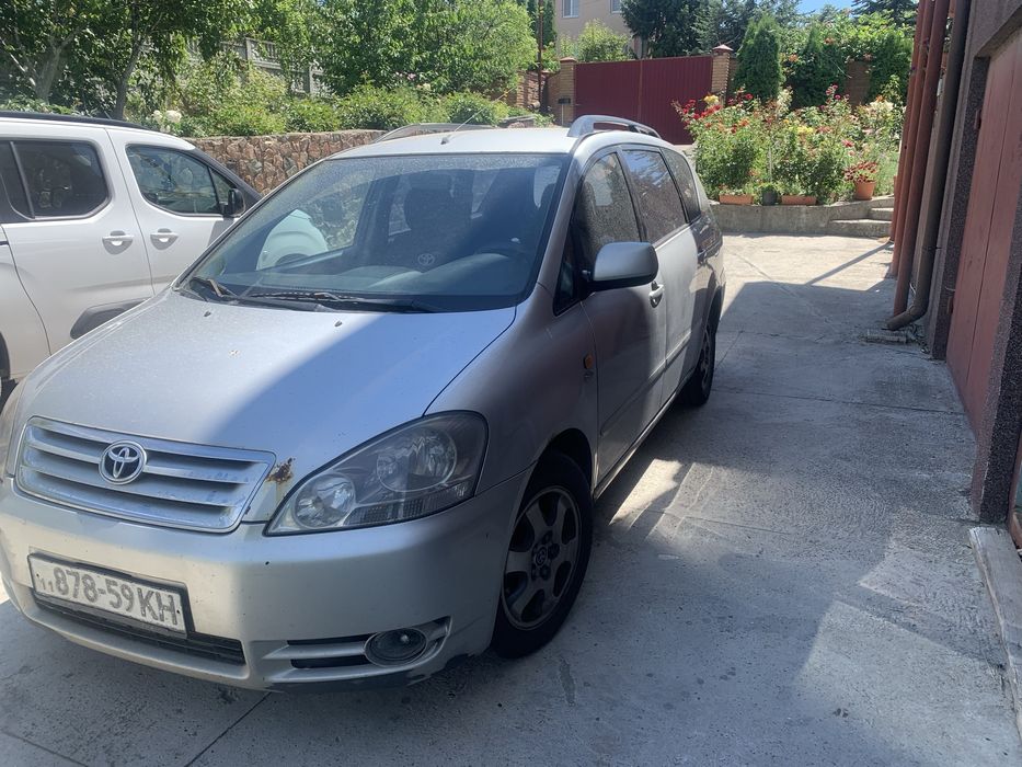 Продажа авто Toyota avensis verso 2002