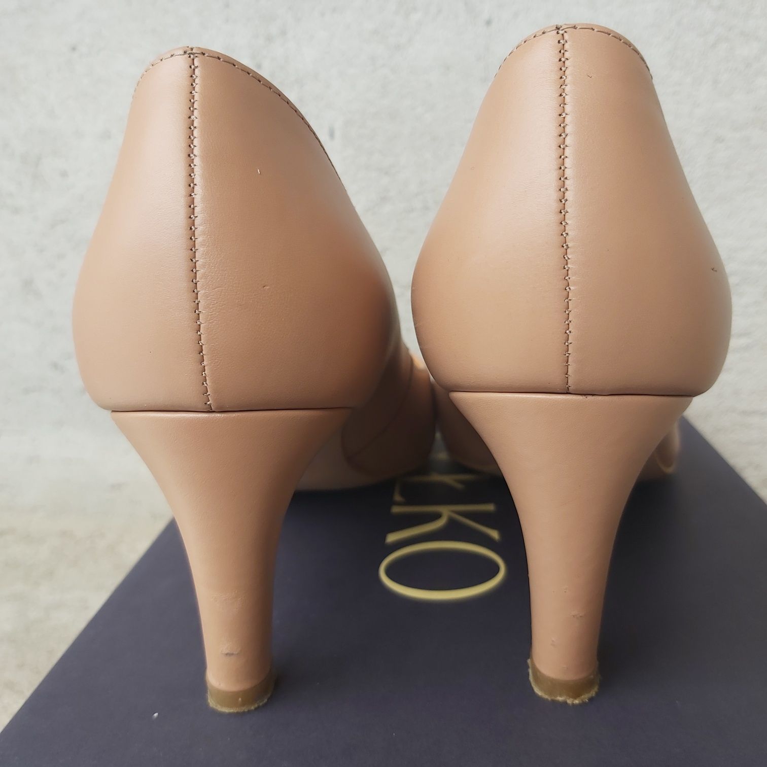 Buty Ryłko skórzane nowe na obcasie
