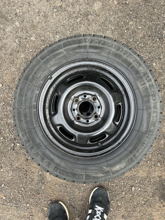 Продам зимову і всесезонну резину