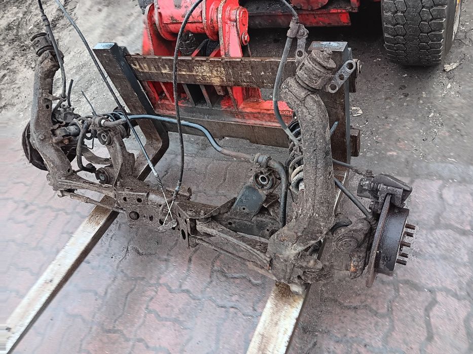 Toyota Avensis t25 zawieszenie tył tylne kompletne belka amortyzator