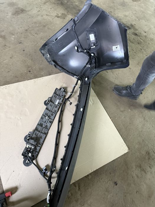 Бампер задний 6 парт. сліпі зони відкритя ногою jeep cherokee kl 2018+