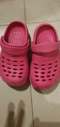 Crocs cor de rosa de menina N24