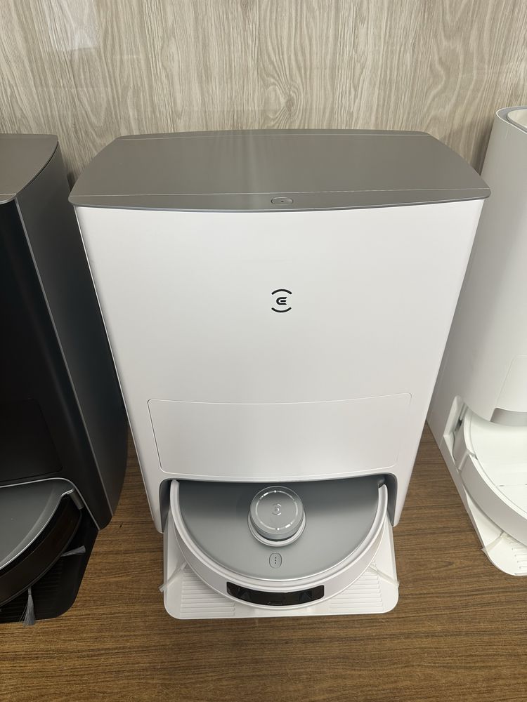 Робот-пилосос Ecovacs Deebot T20 Omni з Німеччини.