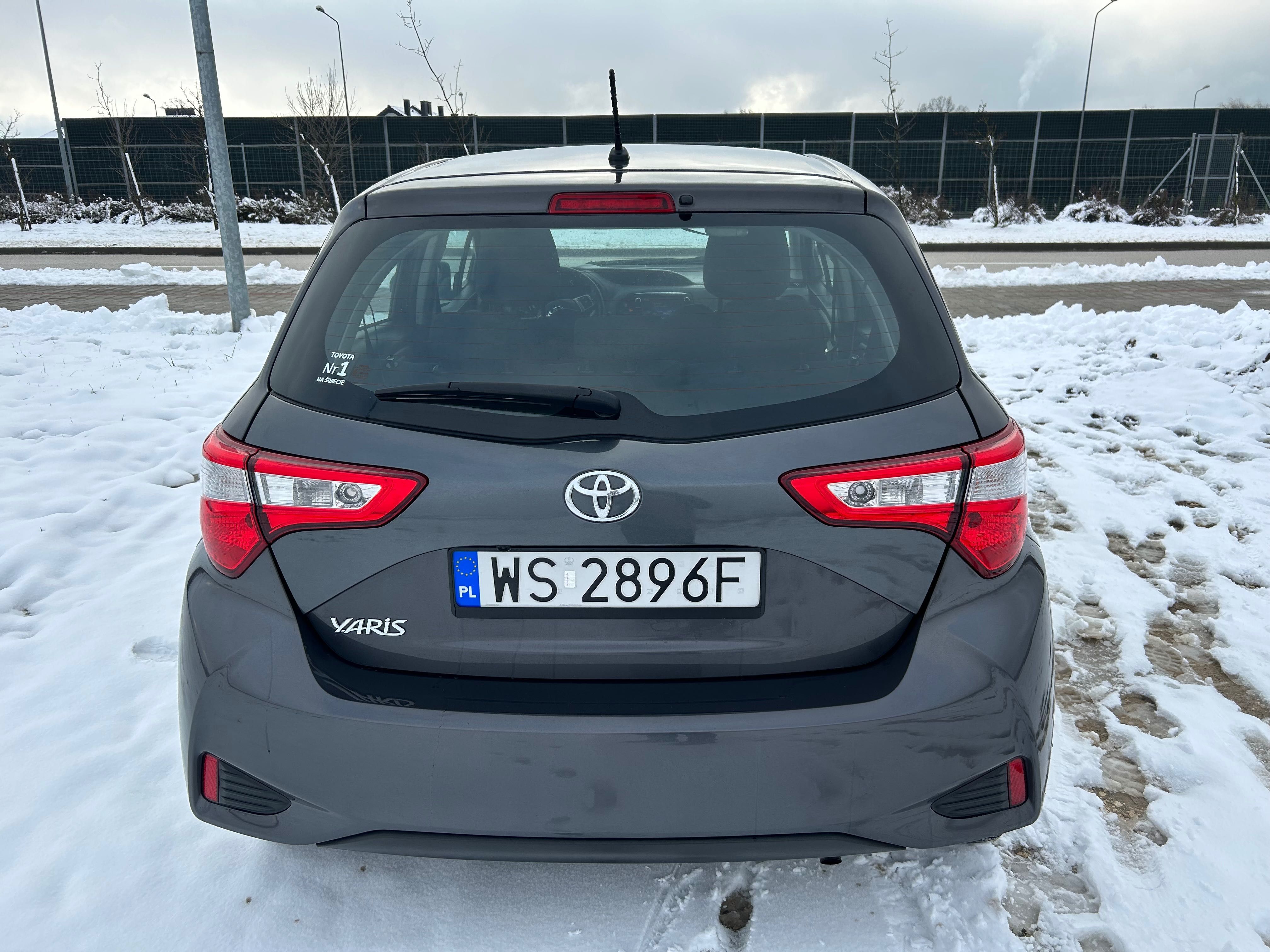 Toyota Yaris III zderzak klapa tyl 8X1 3T3 1F7 040 1G2 1G3 3P0