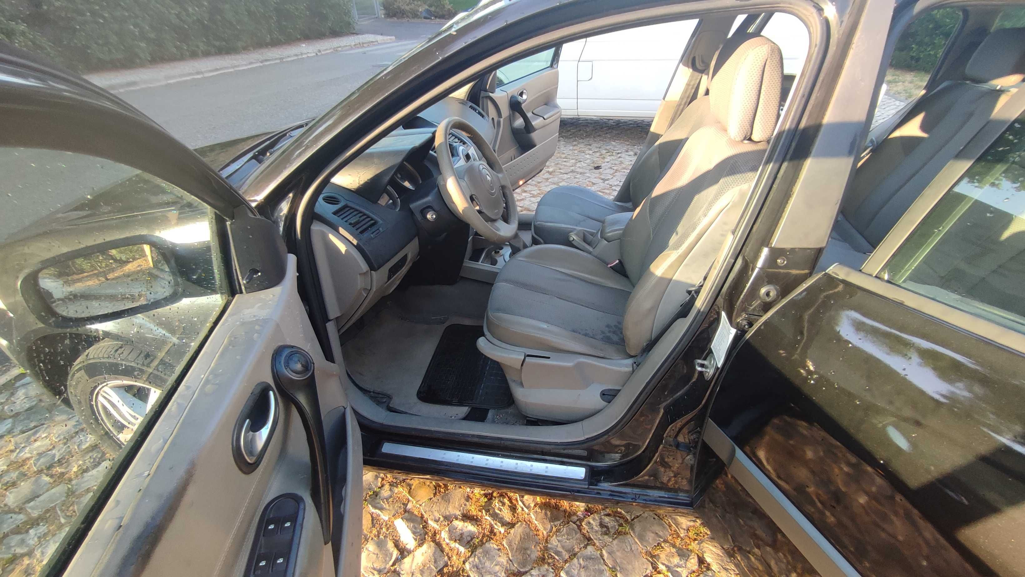 Carrinha Megane 2 1.9 DCI com avaria