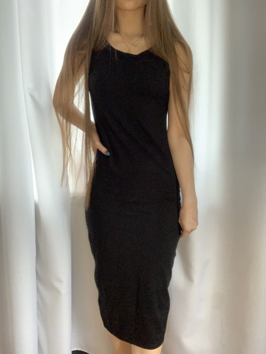 sukienka midi dopasowana czarna ołówkowa na ramiączka bawełna