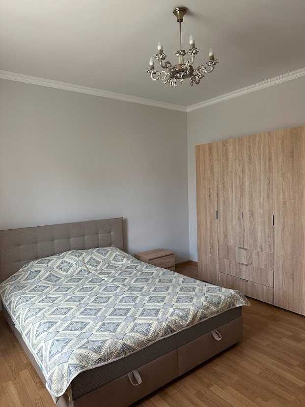 Оренда  будинку з власним подвір'ям по вул. Січова