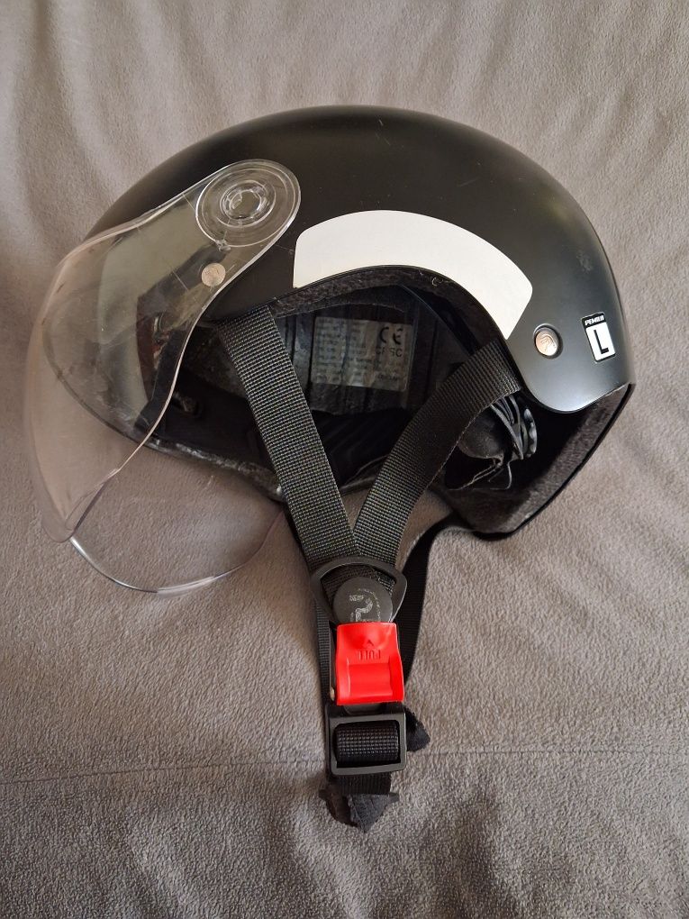 Kask Pemila  z szybką na hulajnoge elektryczna