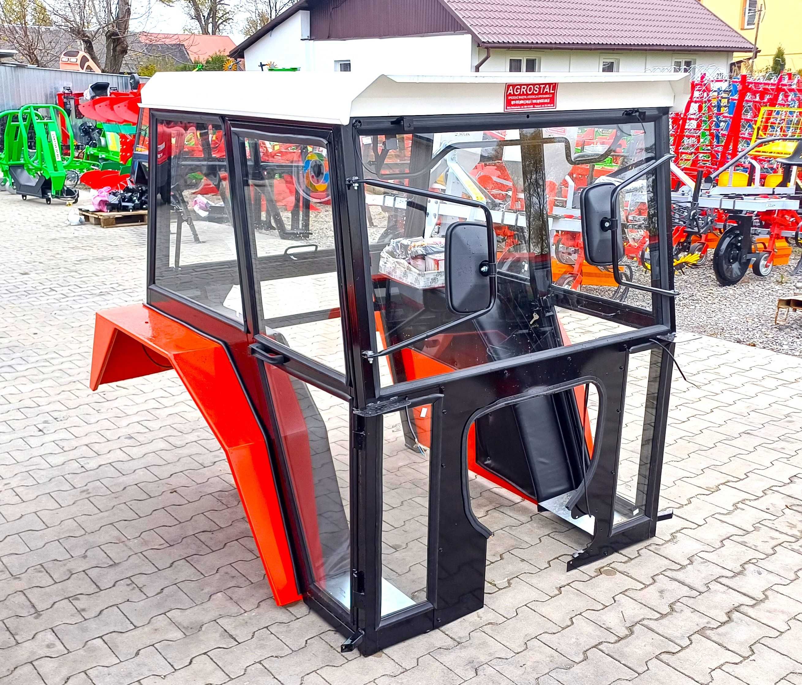 Kabina ciągnikowa  z błotnikami do ursus C330, C360 3P mf t25 AGROSTAL