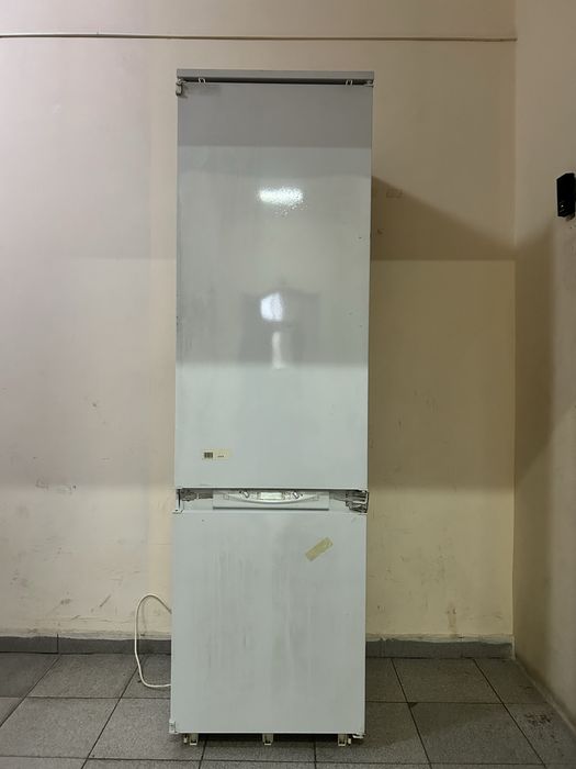 Вбудованмй холодильник ARISTON OPERA