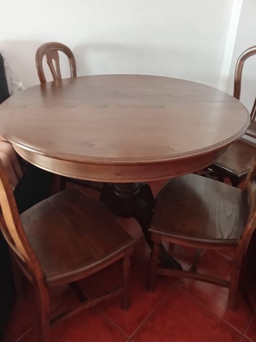 Mesa + 4 cadeiras
