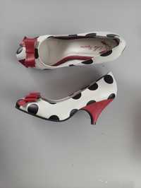 Нові вишукані шкіряні туфлі устілка 24,5 см lola ramona