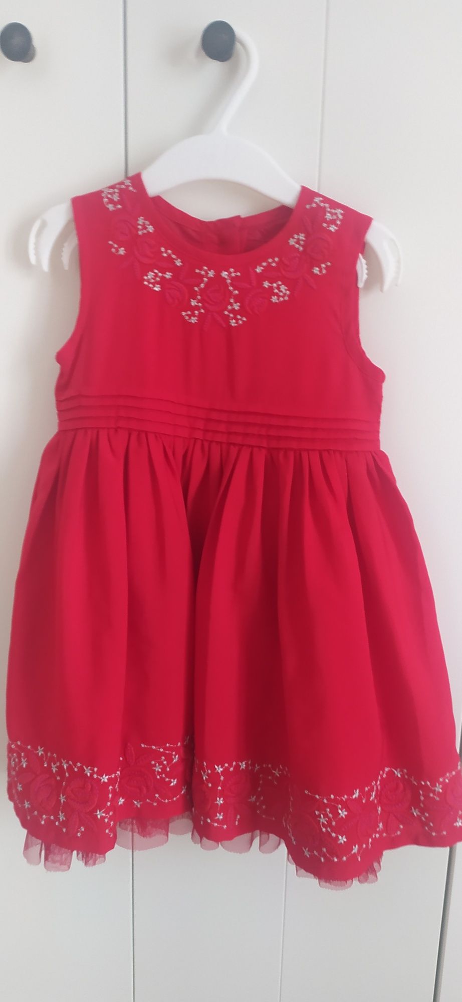 Elegancka czerwona suknia 86