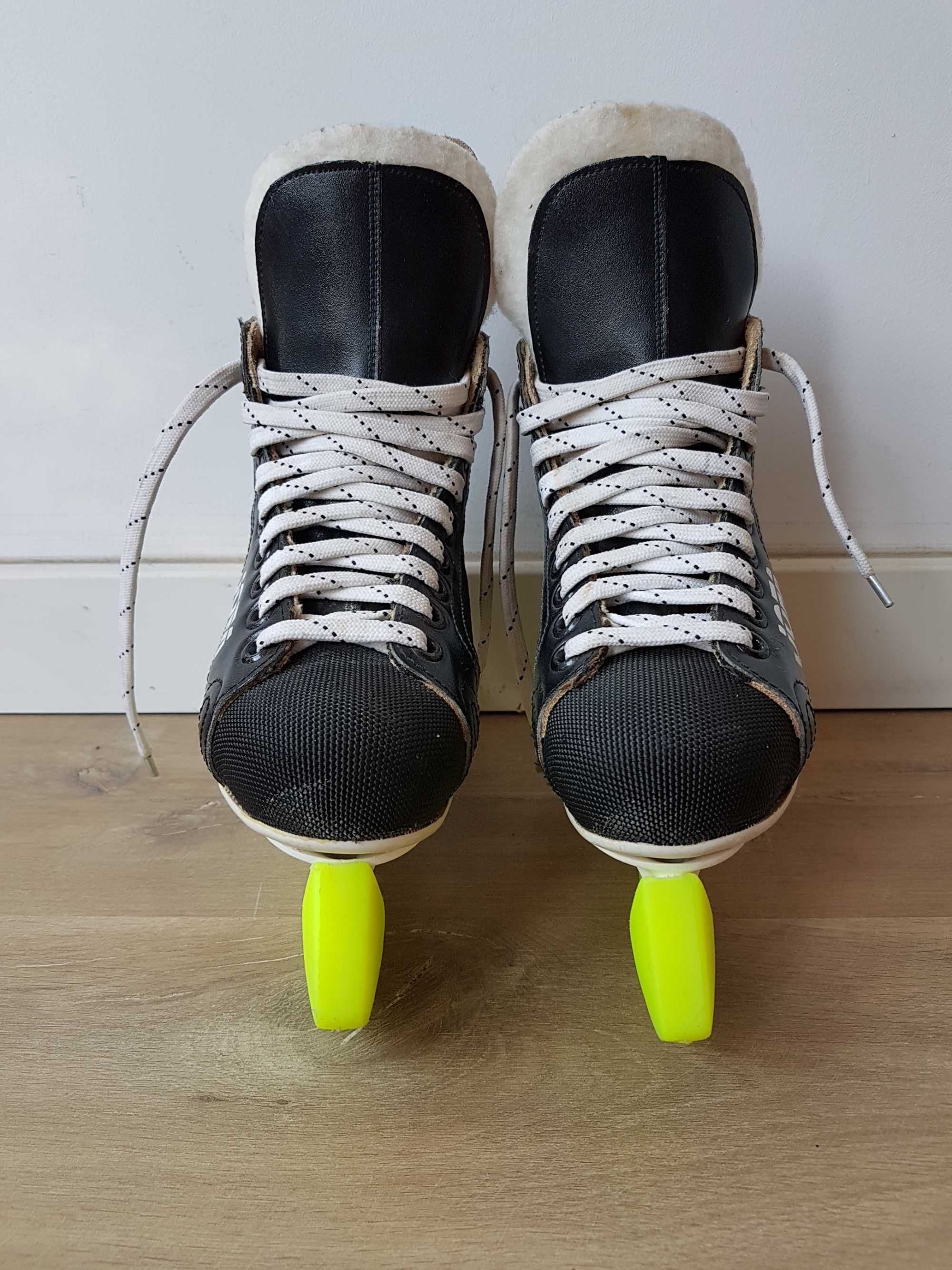 Czarne łyżwy hokejowe skórzane Jofa150 r 35 wkładka 22,5cm ochraniacze