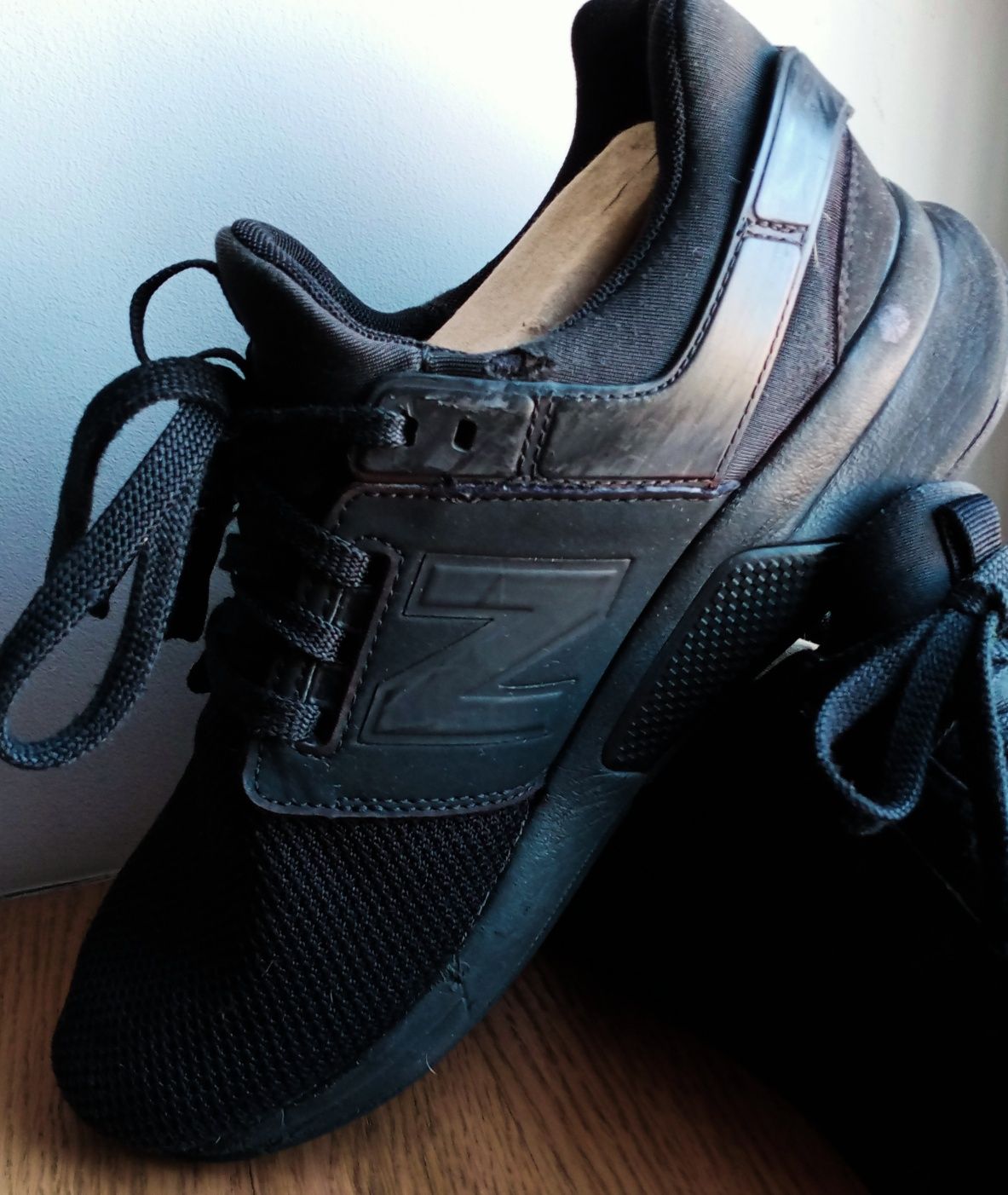 Adidasy czarne New Balance 247 MEN