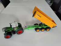 Zabawka traktor Fendt z przyczepą Joskin 1:32