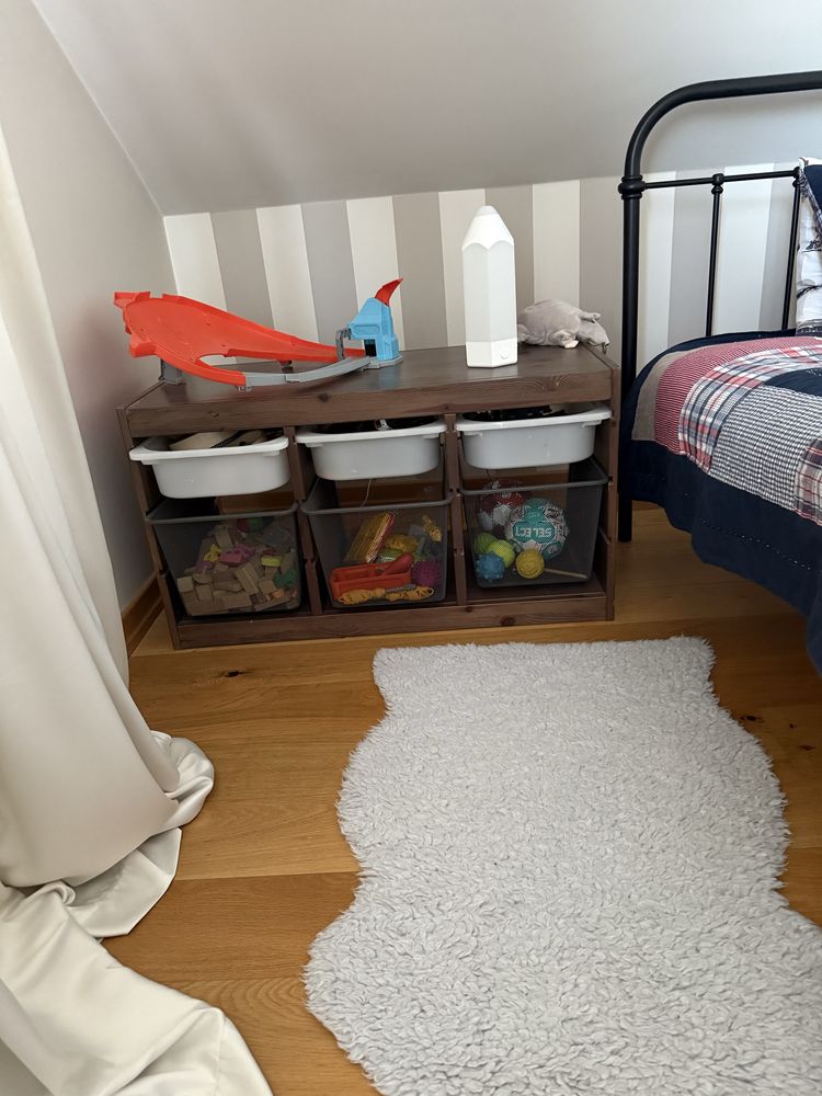 Ikea TROFAST Regał z pojemnikami.