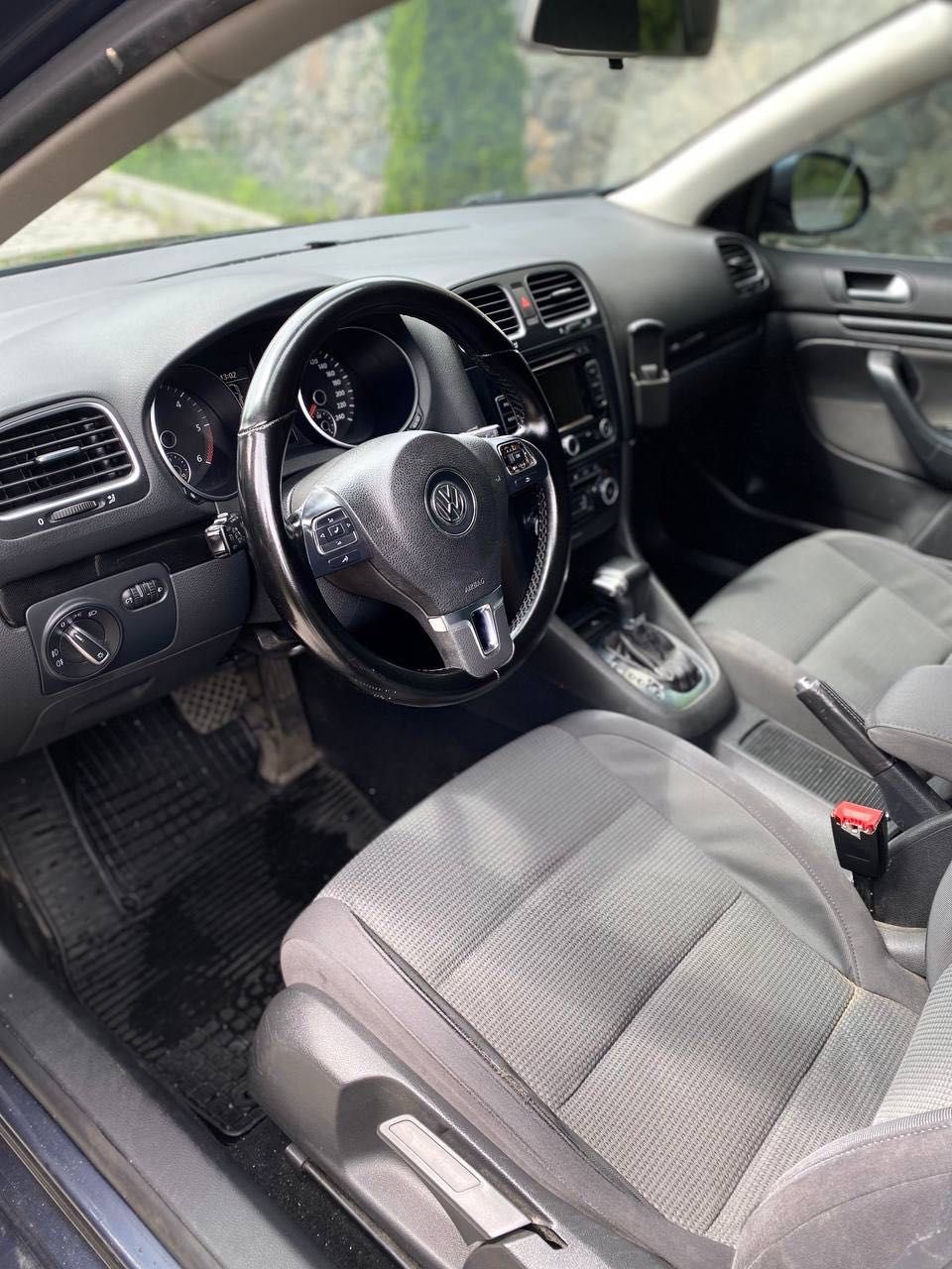 Volkswagen Golf 6 1.6 TDI АВТОМАТ