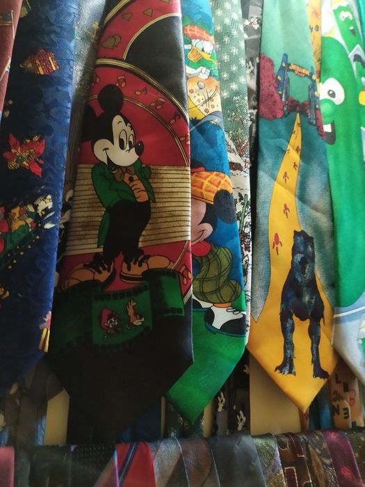 Продам коллекцию галстуков.