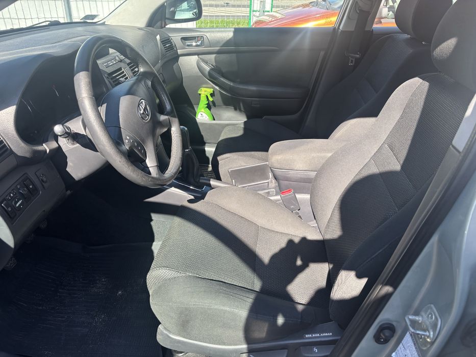 Toyota Avensis 1.8 Benzyna Zarejestrowany