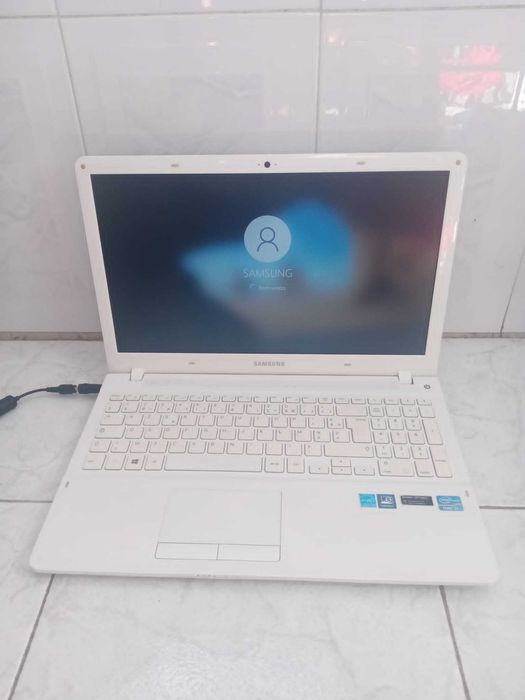 Portátil Samsung NP450R5E Intel® Core i3