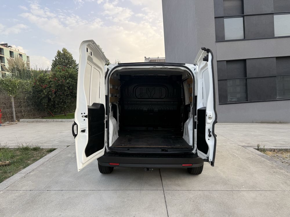 Fiat Doblo - 2019 - 3 Lugares c/ GPS - 1.6 Diesel