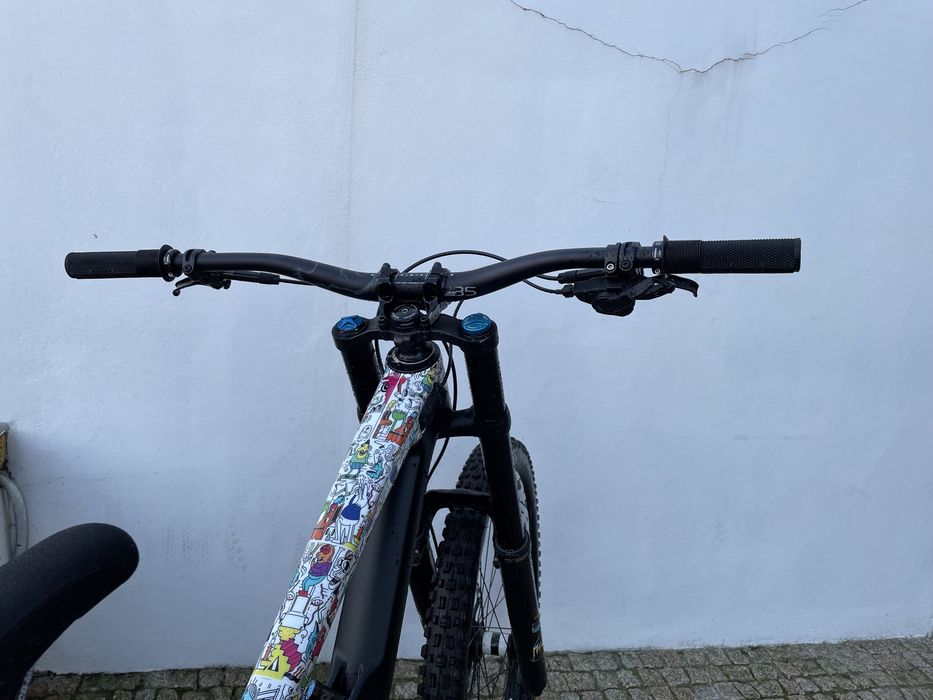 Bicicleta Downhill Saracen Myst 29/29
