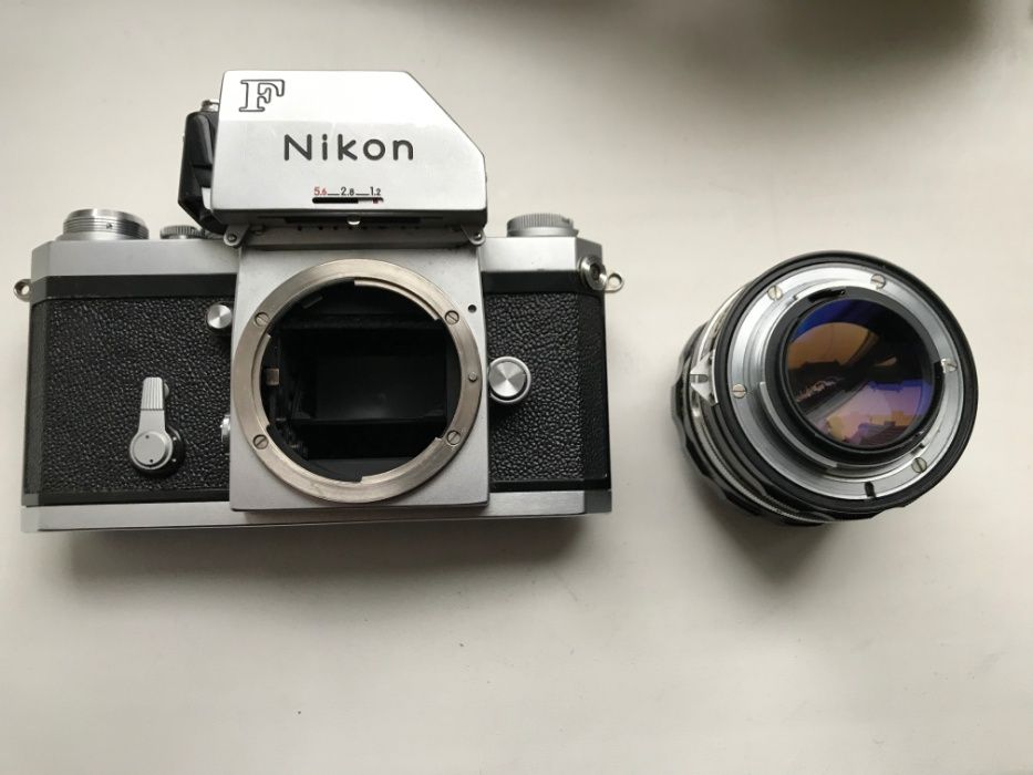 Легендарный фотоаппарат фотокамера Nikon F с обьективом и футляром!