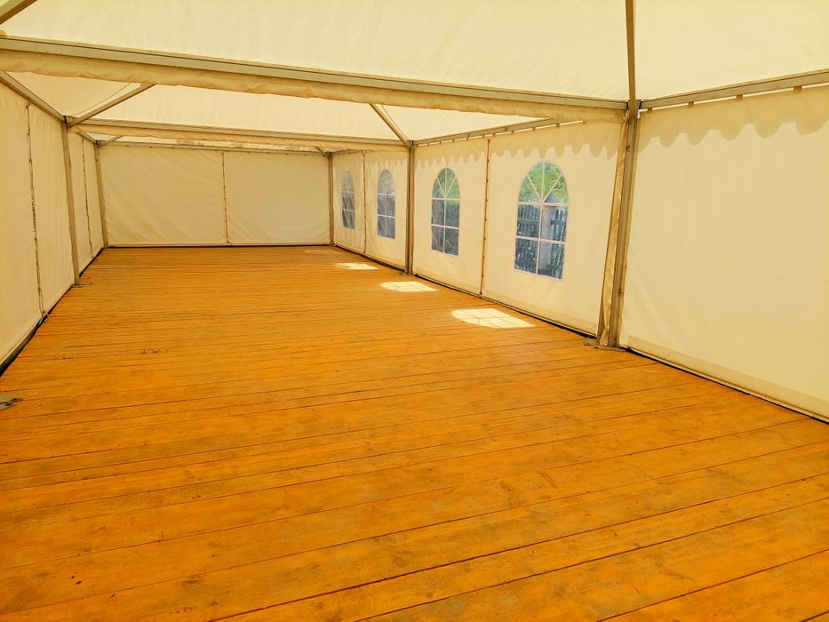 Wynajem profesjonalnych namiotów podłoga krzesła stoły zjeżdżalnie