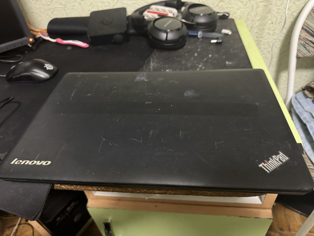 Бюджетний ноутбук Lenovo 15,6” i3 2-th/4RAM/батарея з Німеччини