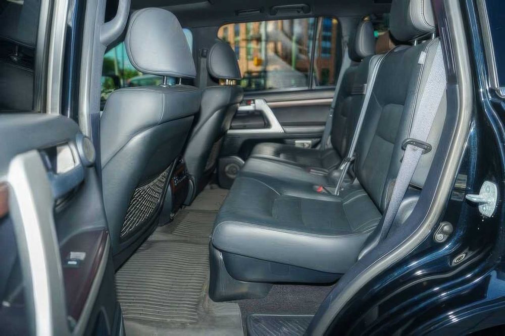 Toyota Land Cruiser      2020