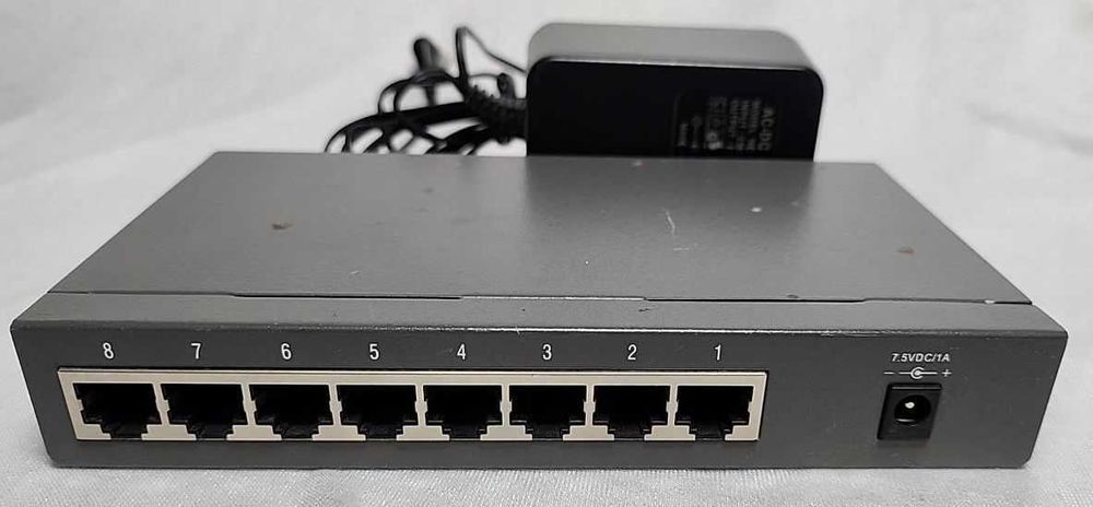 Комутатор 8-портовий LG LS3108P