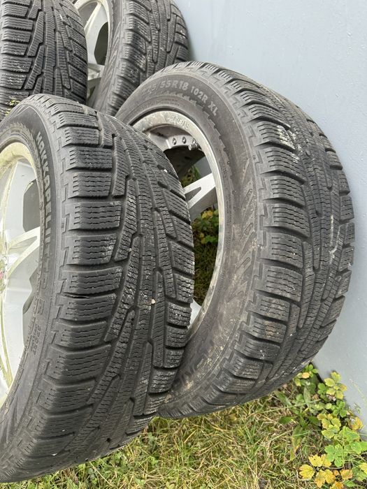 225/55 r18 зимова резина Nokian з титановими дисками