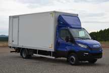 Iveco Daily 72-180 72C18 70C18 Kontener izotermiczny Izoterma Winda 1000 kg SALON PL Niski przebieg  Rama Wywrot Kiper Wywrotka Rozstaw osi 4750 SUPER STAN Boczne drzwi