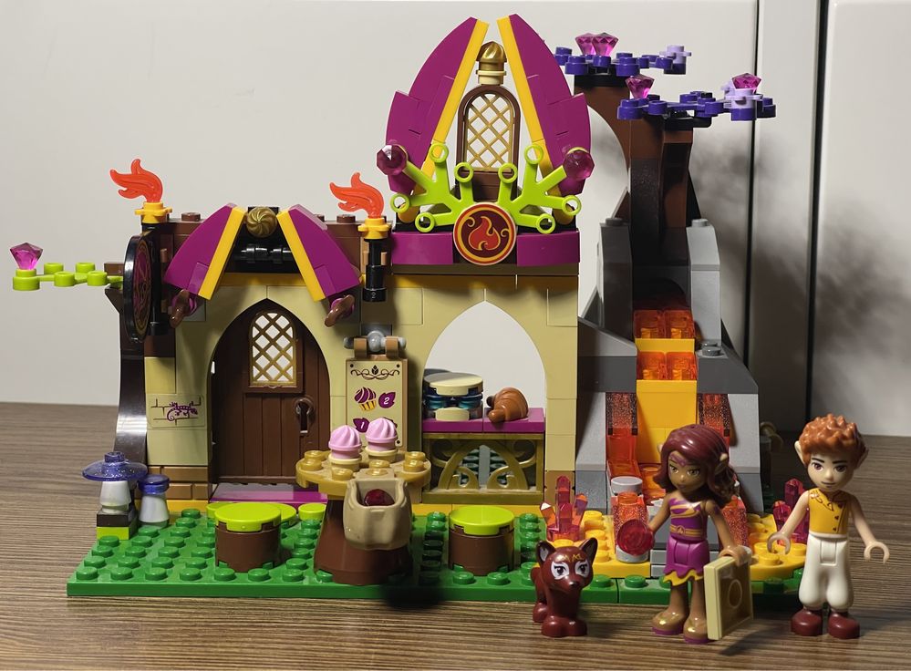 Конструктор LEGO Elves Азари и волшебная булочная (41074)