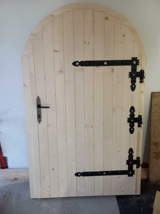 Drzwi łukowe do piwniczek ziemianek na wymiar pomieszczen gospodarcze