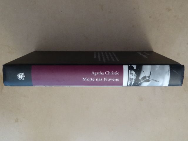 Morte nas Nuvens de Agatha Christie