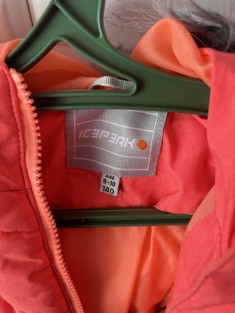 яскрава зимня куртка icepeak 140