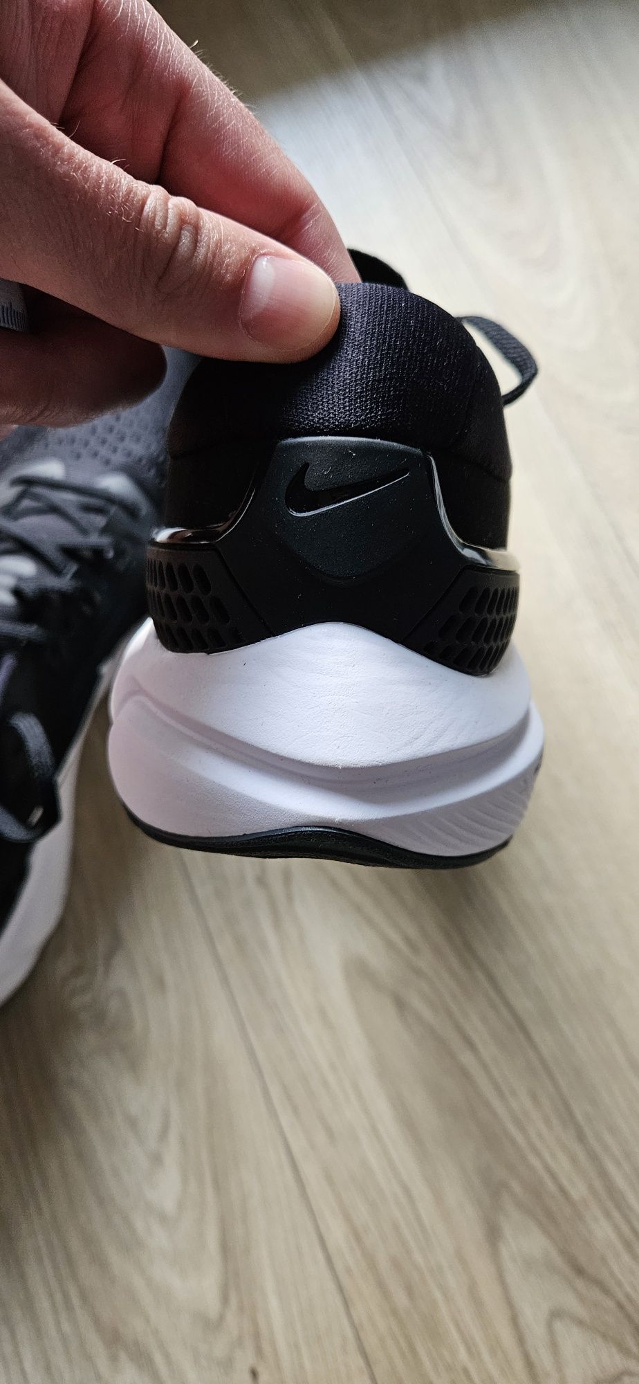 NIKE AIR ZOOM VOMERO 15 buty męskie do biegania