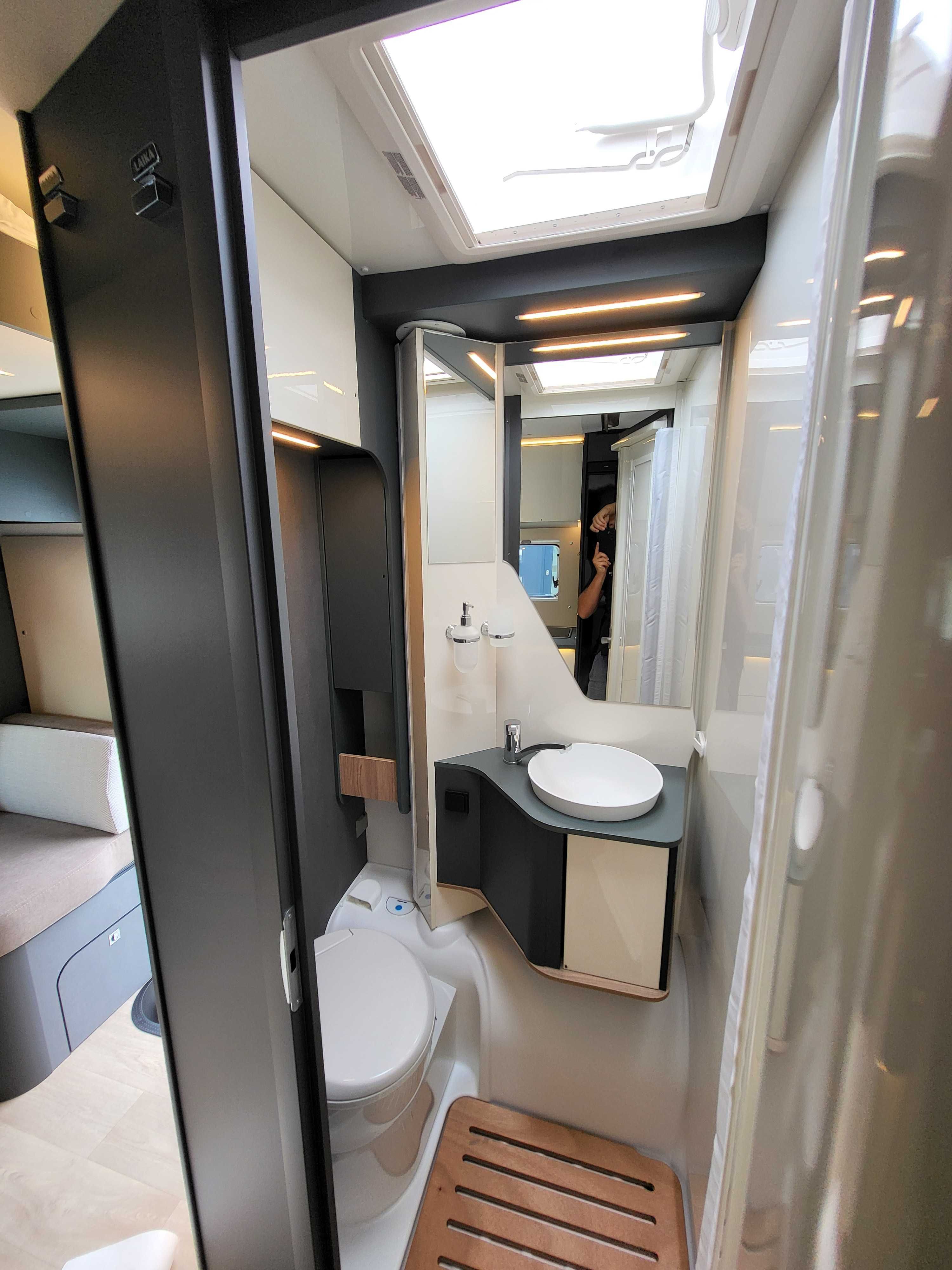 Kamper Premium półintegra 2025 Laika Kosmo L319 4-os Automat Gliwice