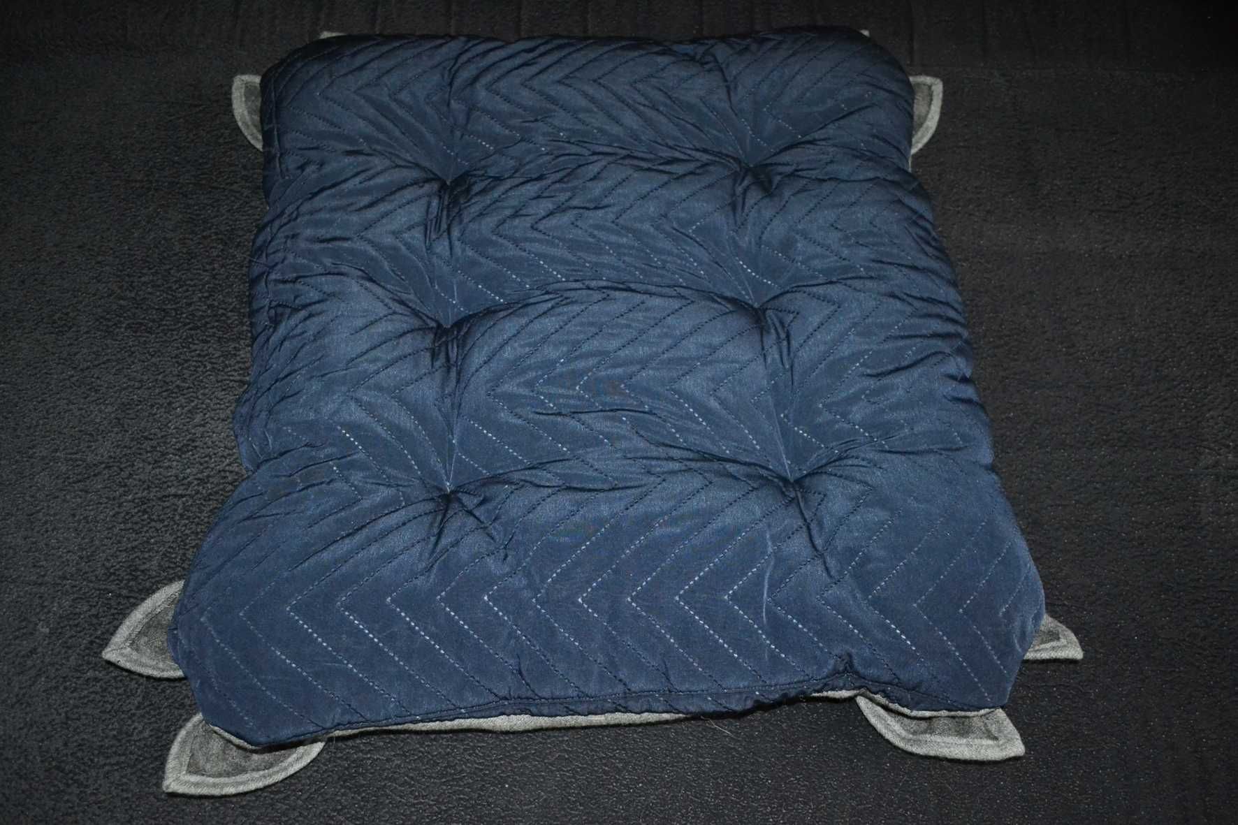Серая подушка лежак для собаки кота кошки с бантами