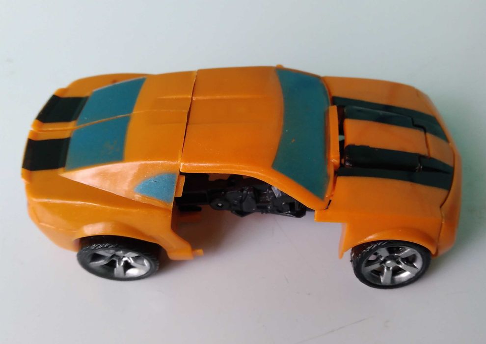 Машина трансформер робот Бамблби